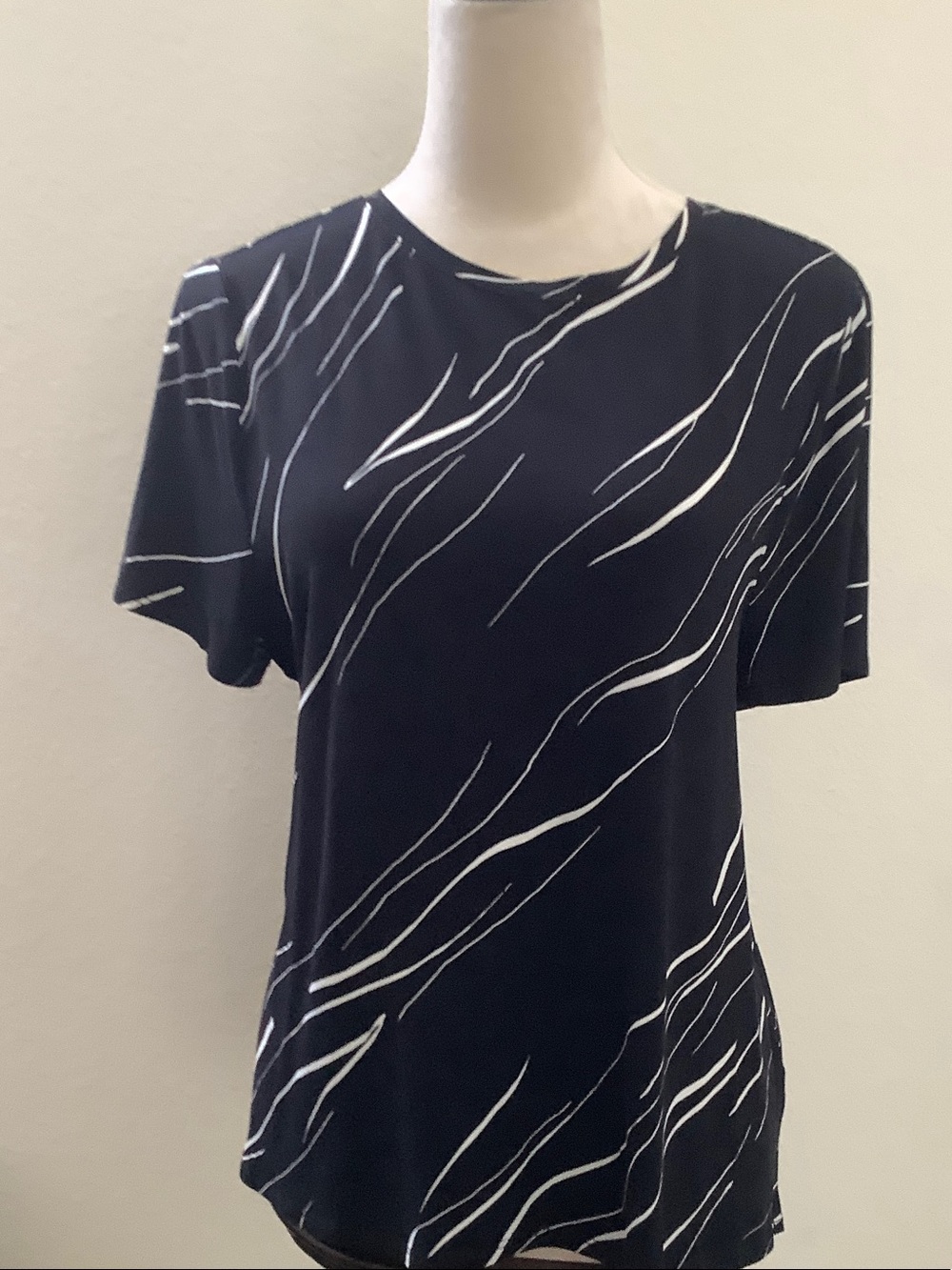 Alfani Black Short-Sleeve Tee with White Abstract Wave Print